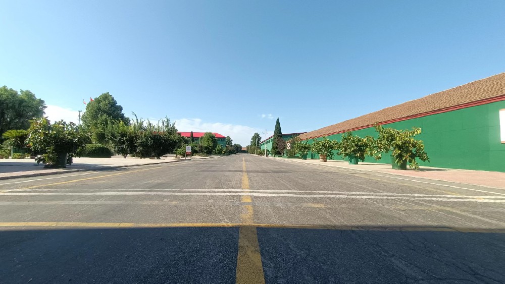 适合幼儿园使用的醇酸外磁漆：冰球突破app下载，为孩童打造安全色彩世界