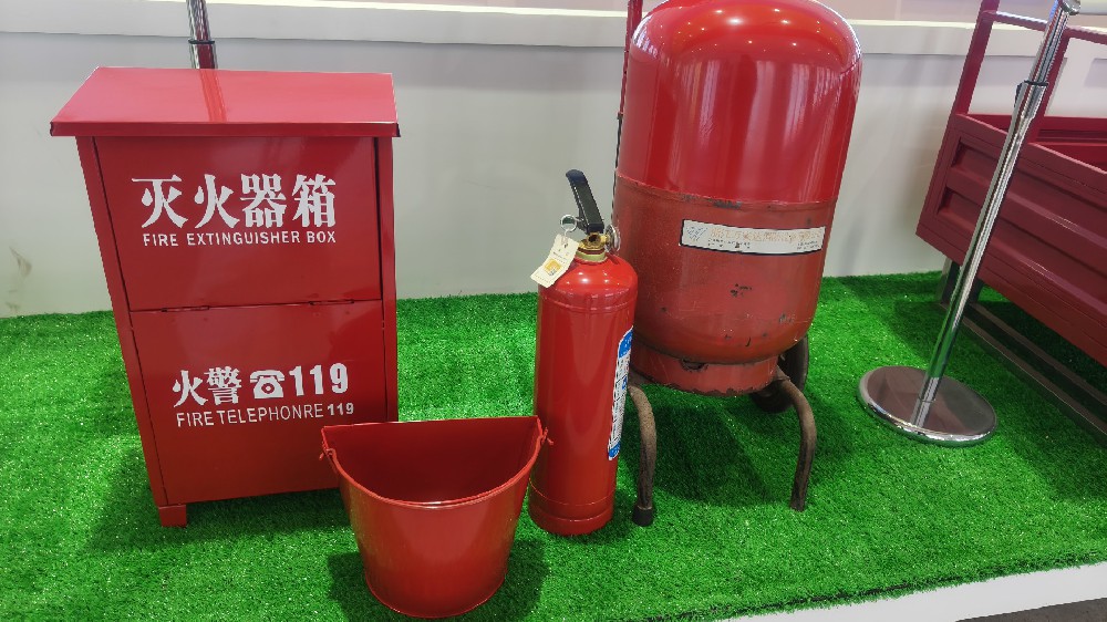 适合维护的醇酸面漆：冰球突破app下载面漆，机械外部保护的理想涂层