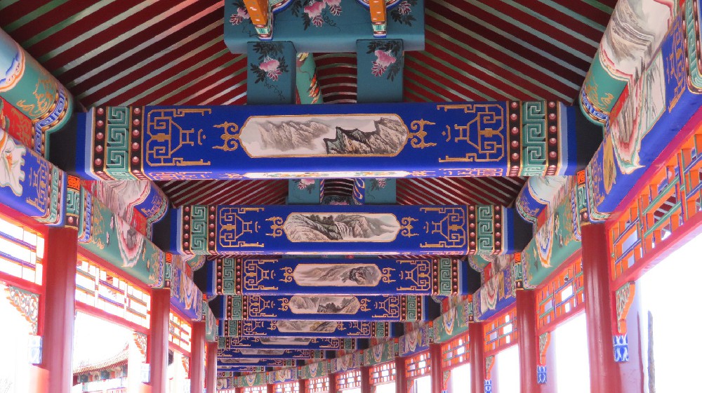 焕新建筑外墙：醇酸漆的卓越选择与应用