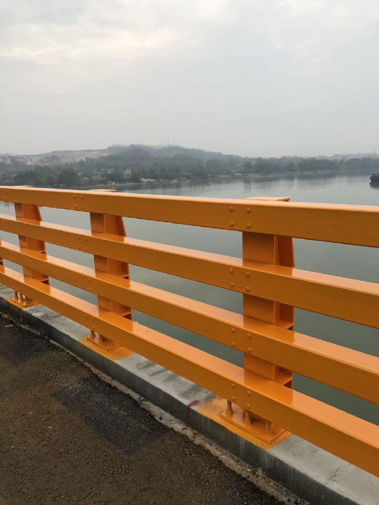 栏杆刷新维护的理想选择：醇酸面漆的性能与应用优势