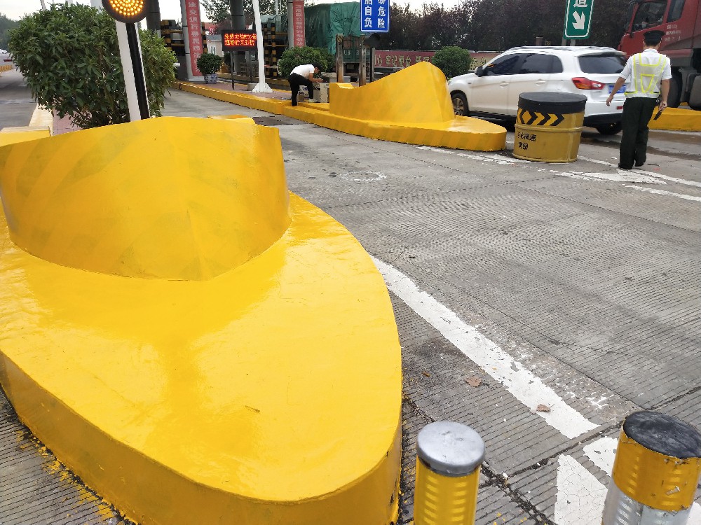 高速公路护栏维护的优。捍妓岱佬馄岬牧旌秸