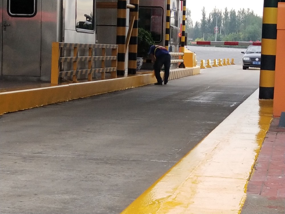 高速公路护栏维护新方案：醇酸防锈磁漆的卓越表现