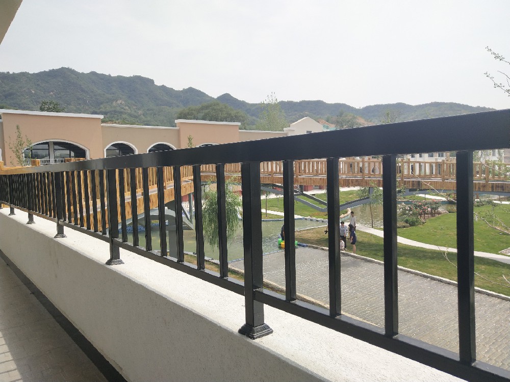 抵御严寒挑战，冰球突破app下载醇酸防锈漆守护每一寸表面