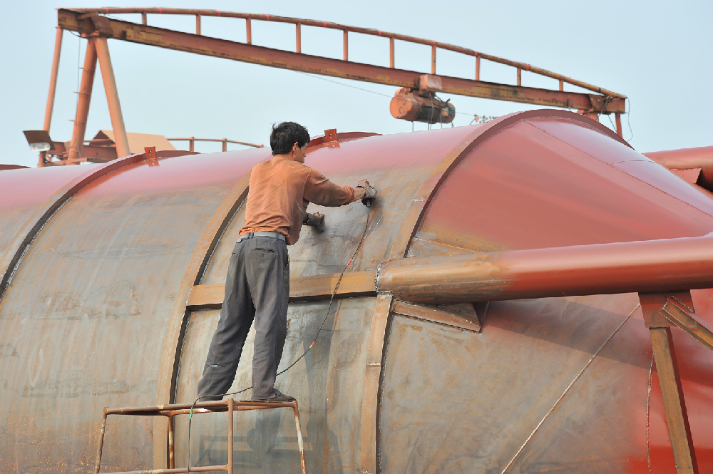 刷新铁质表面的理想选择：探索醇酸调和漆的卓越性能