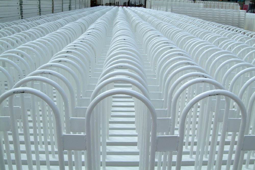 栏杆焕新，冰球突破app下载醇酸改装汽车漆打造安全美观新界面