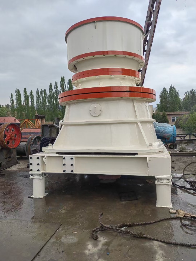 机械设备换新颜，冰球突破app下载醇酸调和漆守护高效运行