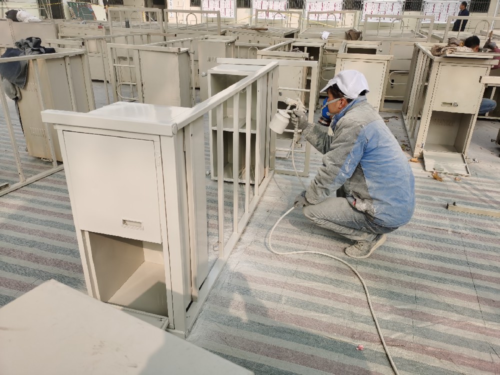 学校设施焕新颜：冰球突破app下载醇酸改装汽车漆，打造安全美观校园环境