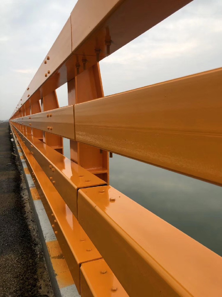 桥梁焕新颜，冰球突破app下载醇酸外用磁漆守护交通动脉